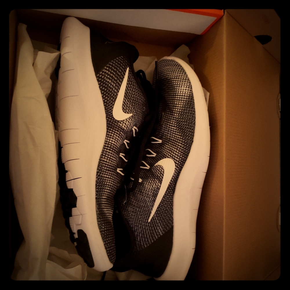 8.5 nike flex 2018 RN sneakers .